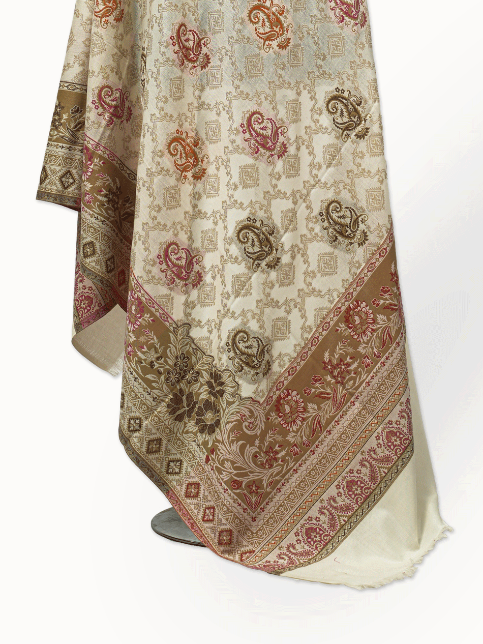 WOLLEN SHAWL WITH BORDER AND BOTY WORK
